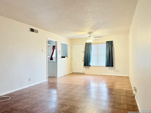 $675 | 911 Vance Jackson Road, Unit 104J, San Antonio, TX 78201