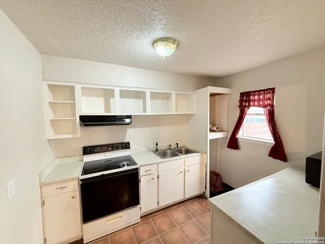 $675 | 911 Vance Jackson Road, Unit 104J, San Antonio, TX 78201