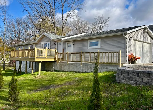 $550,000 | 711 Division Street, Delafield, WI 53018