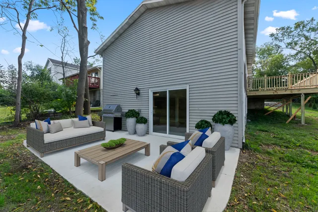 $550,000 | 711 Division Street, Delafield, WI 53018