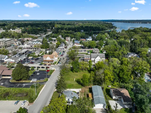 $550,000 | 711 Division Street, Delafield, WI 53018