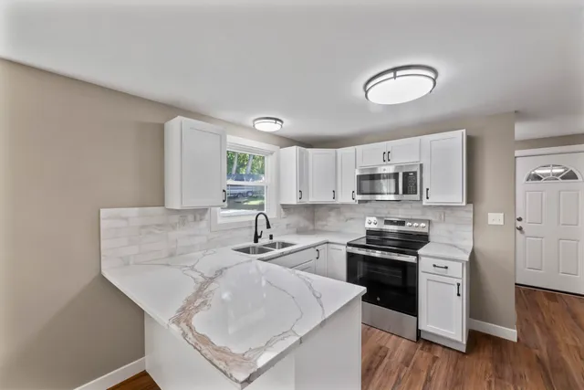 $550,000 | 711 Division Street, Delafield, WI 53018