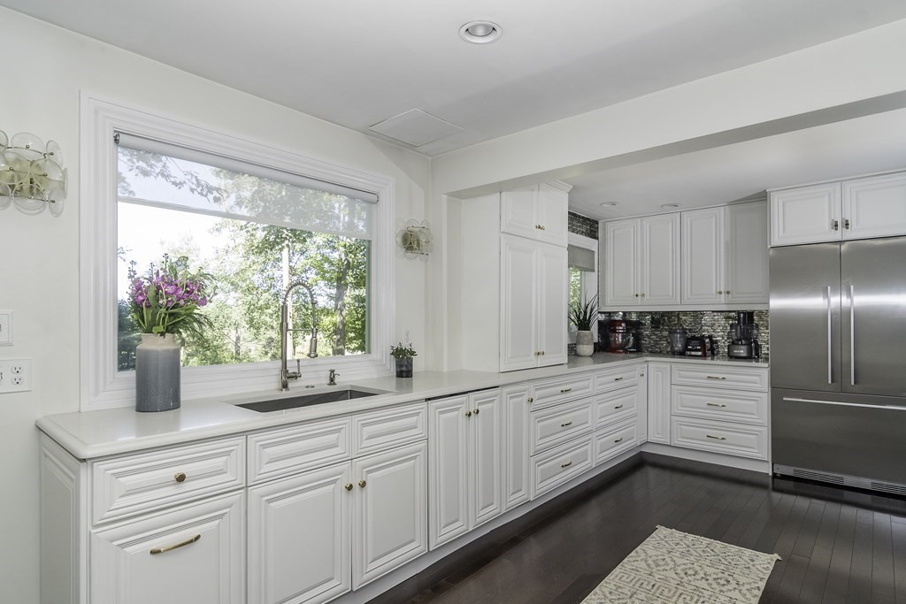 147 Walnut Street Wellesley, MA 02481 - Photo 3 of 19 Gallery Image 3