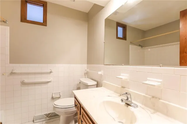 $2,235 | 523 East Prairie Terrace, Olathe, KS 66061