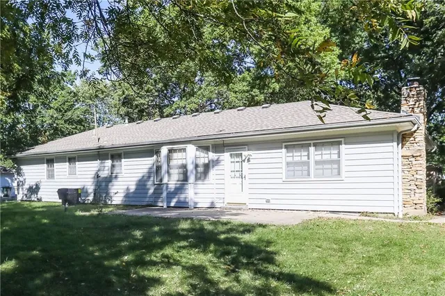 $2,235 | 523 East Prairie Terrace, Olathe, KS 66061