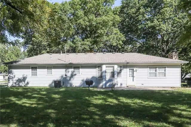 $2,235 | 523 East Prairie Terrace, Olathe, KS 66061