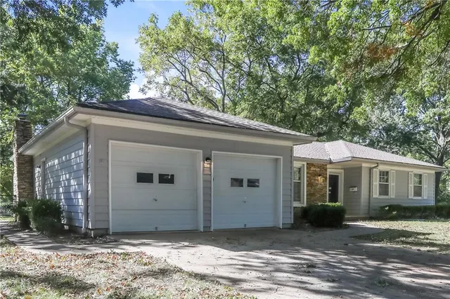 $2,235 | 523 East Prairie Terrace, Olathe, KS 66061