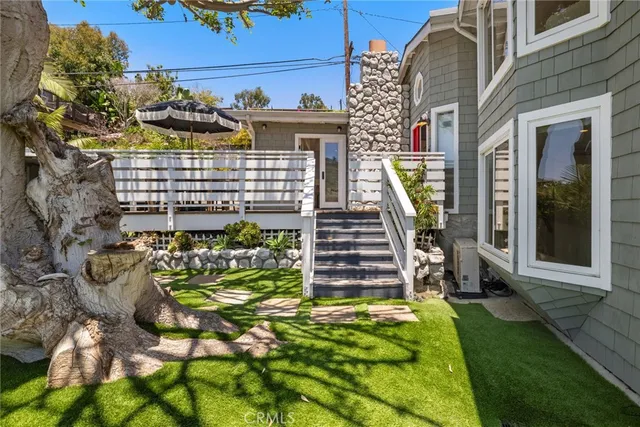 a view of a multi story building