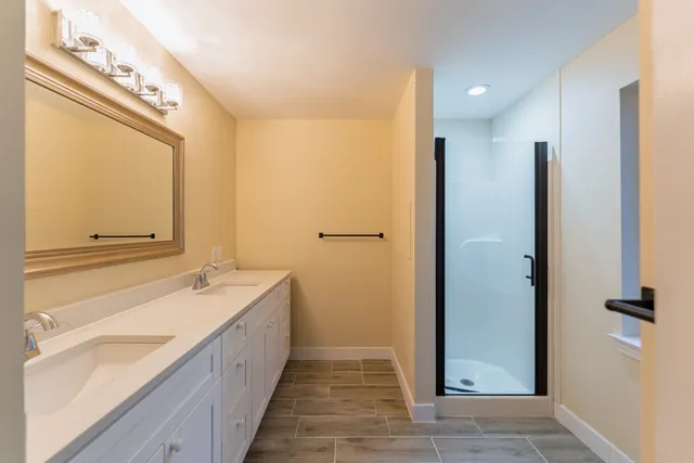 $2,200 | 208 Castlewood Drive, Unit 208, Bloomfield, CT 06002