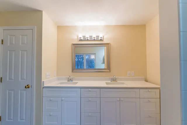 $2,200 | 208 Castlewood Drive, Unit 208, Bloomfield, CT 06002