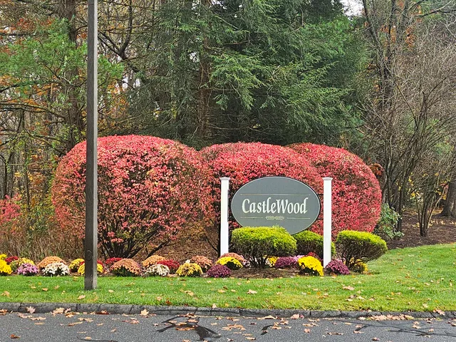 $2,200 | 208 Castlewood Drive, Unit 208, Bloomfield, CT 06002