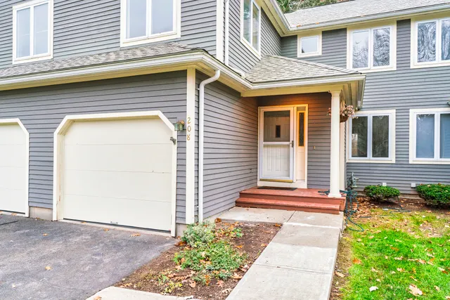 $2,200 | 208 Castlewood Drive, Unit 208, Bloomfield, CT 06002