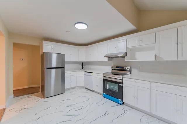 $2,200 | 208 Castlewood Drive, Unit 208, Bloomfield, CT 06002