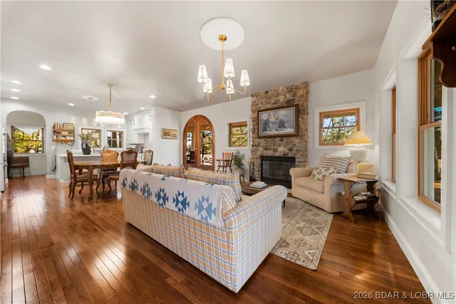 $973,000 | 21255 Lark Road, Lebanon, MO 65536