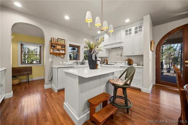 $973,000 | 21255 Lark Road, Lebanon, MO 65536