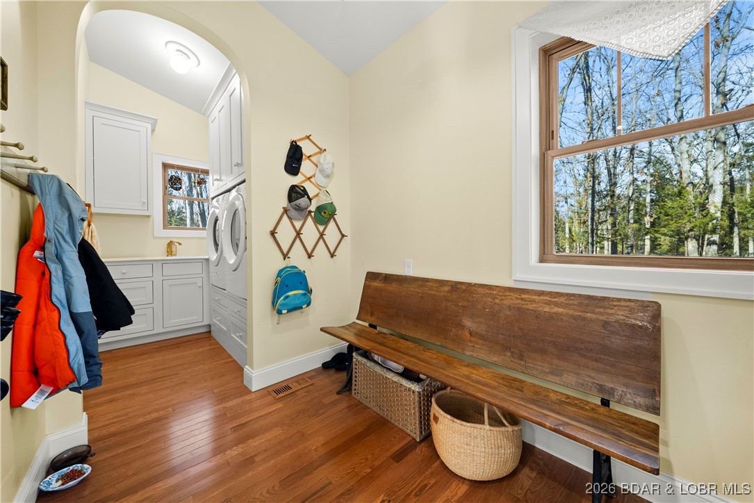 21255 Lark Road Lebanon, MO 65536 - Photo 18 of 75 Hallway/Mudroom/Laundry