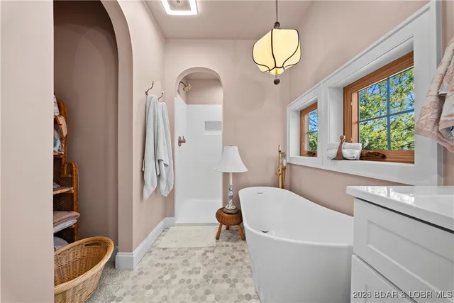 $973,000 | 21255 Lark Road, Lebanon, MO 65536