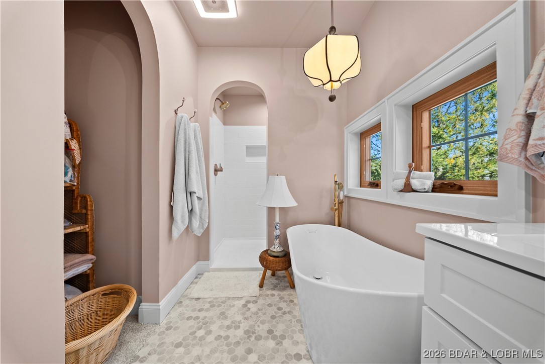 21255 Lark Road Lebanon, MO 65536 - Photo 41 of 75 Master Bathroom w/ Walk-In Shower