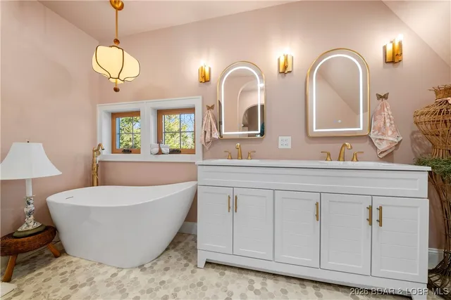 $973,000 | 21255 Lark Road, Lebanon, MO 65536