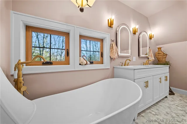 $973,000 | 21255 Lark Road, Lebanon, MO 65536