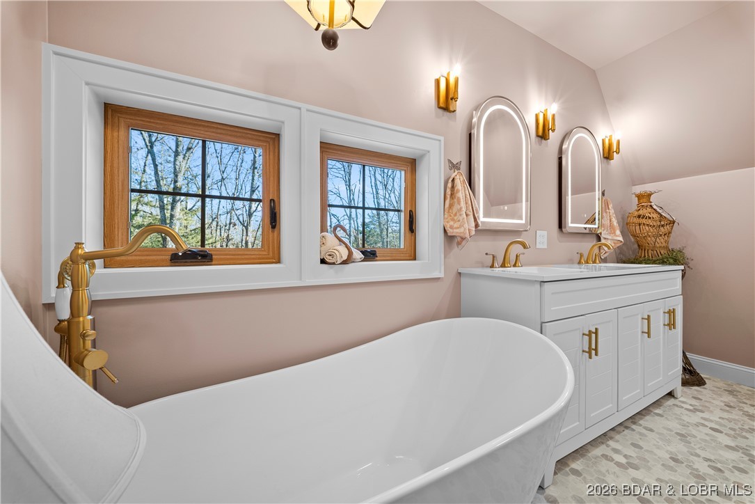21255 Lark Road Lebanon, MO 65536 - Photo 43 of 75 Master Bathroom w/ Large Soak Tub & Double Vanity