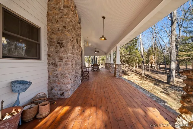 $973,000 | 21255 Lark Road, Lebanon, MO 65536