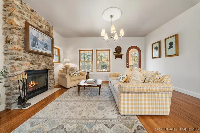 $973,000 | 21255 Lark Road, Lebanon, MO 65536