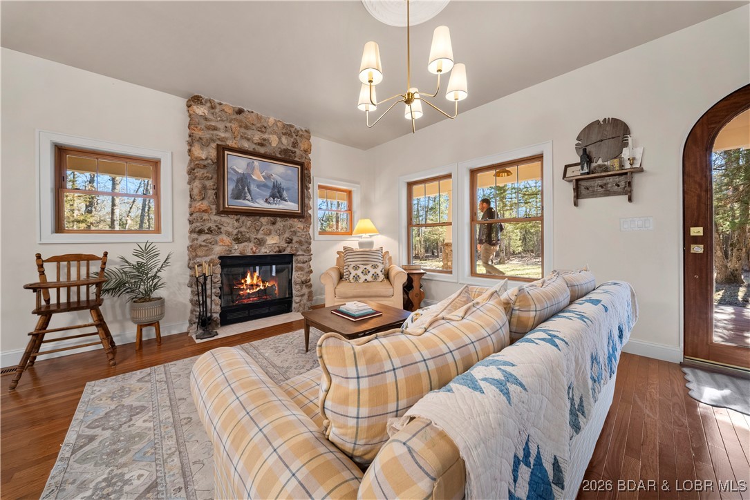 21255 Lark Road Lebanon, MO 65536 - Photo 8 of 75 Unmatched Craftsmanship Right When You Walk In