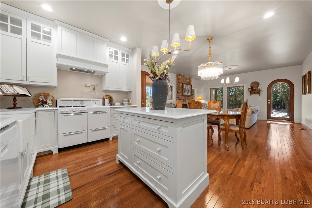 21255 Lark Road Lebanon, MO 65536 - Photo 9 of 75 Tastefully Designed Kitchen, Combining a Modern &