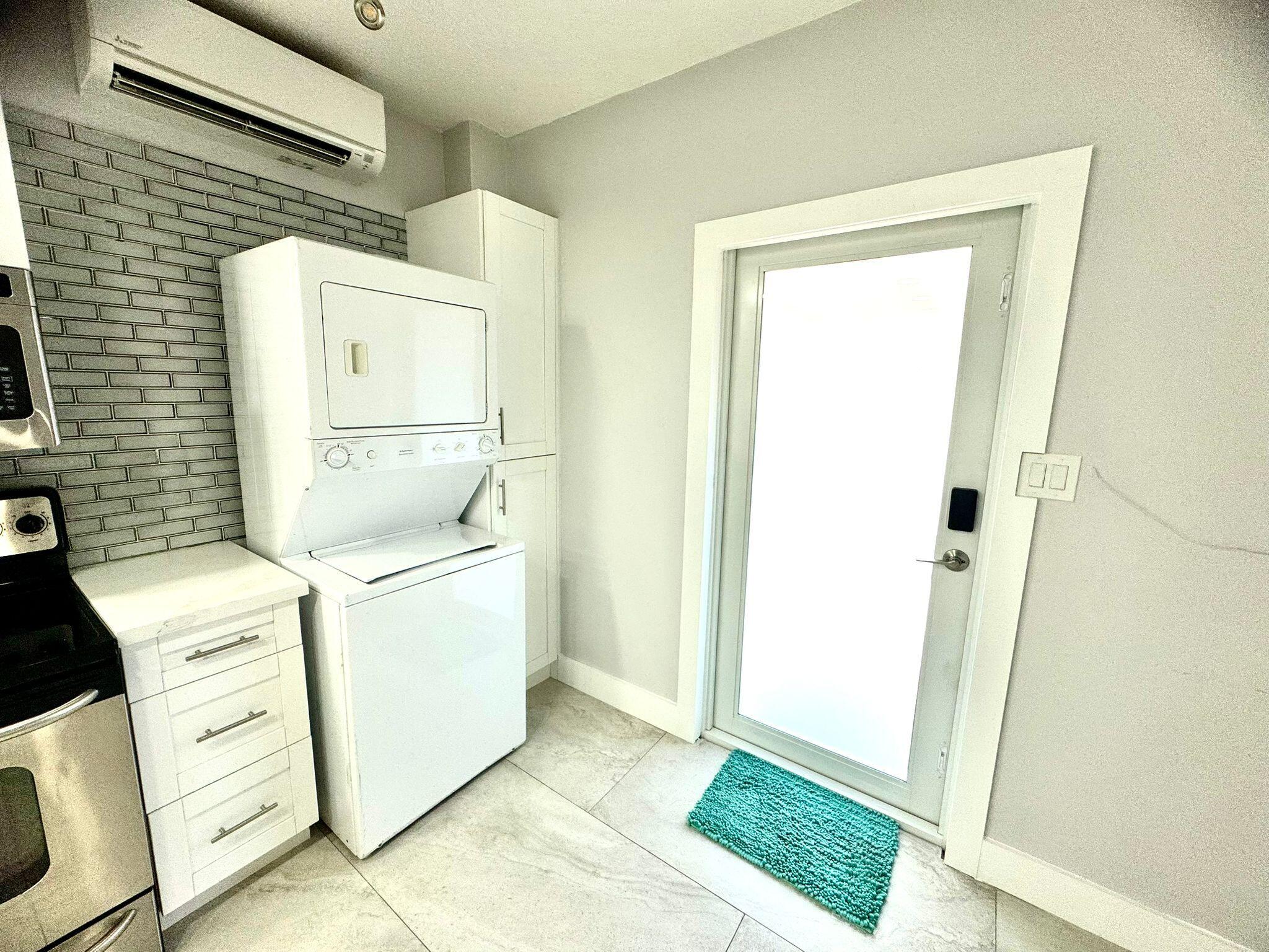 113 Mockingbird Road, Unit 1 Tavernier, FL 33070 - Photo 4 of 21 Bathroom Entrance