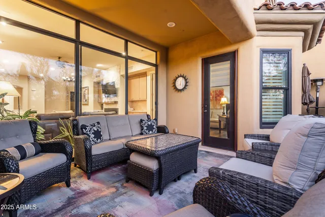 a view of yard with green space