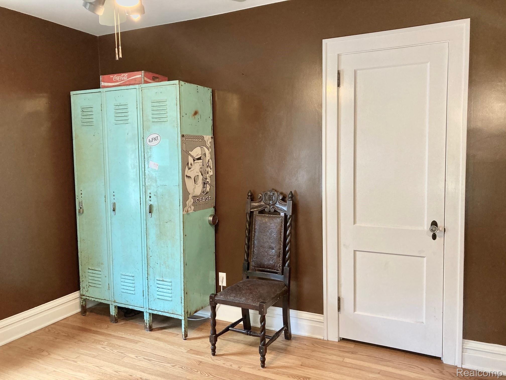 4493 Lapeer Road Burton, MI 48509 - Photo 15 of 39 15.jpg