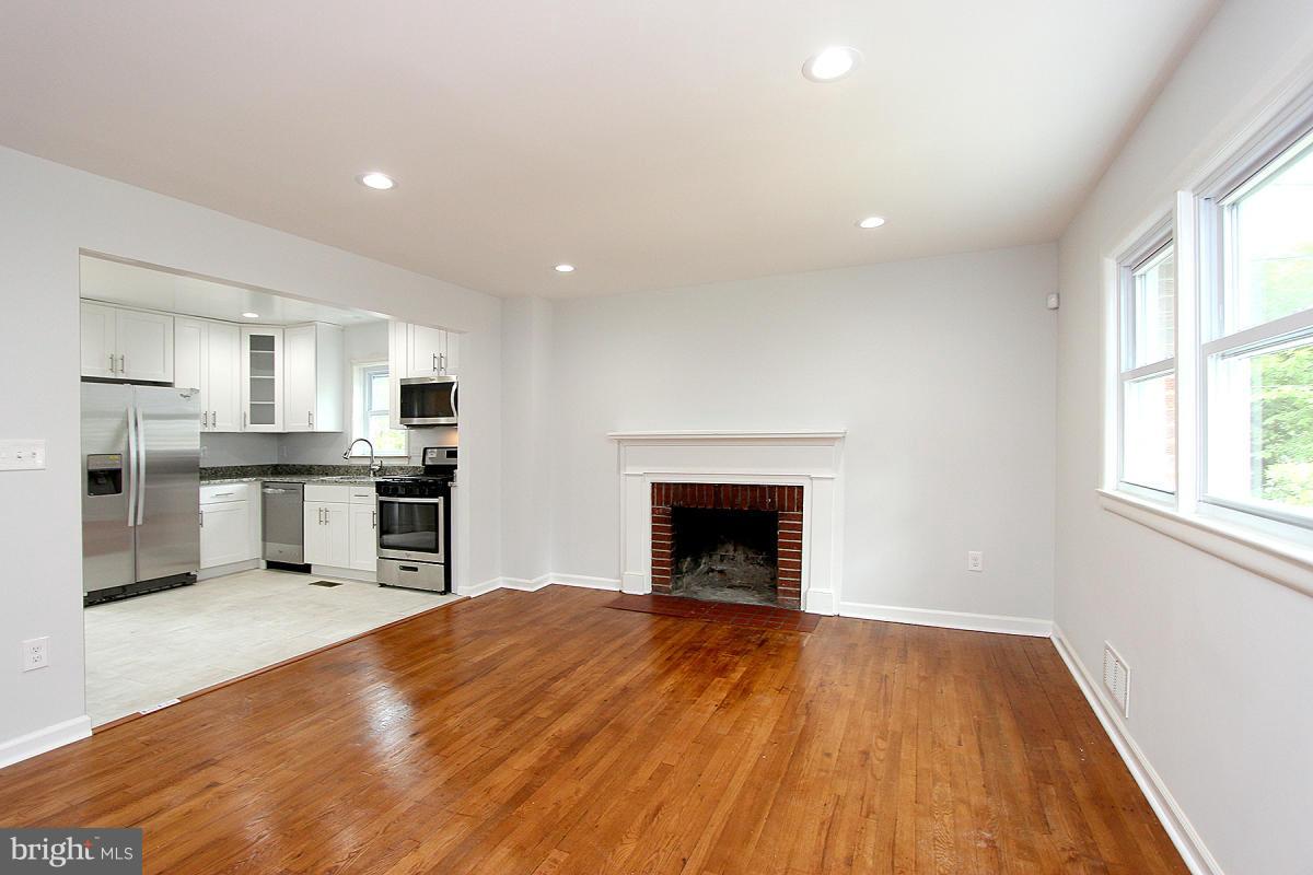 1515 Gridley Lane Silver Spring, MD 20902 - Photo 3 of 28 Living Room