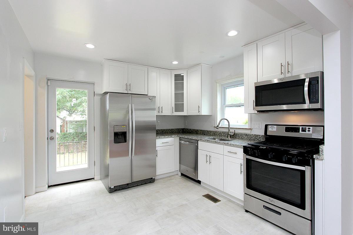 1515 Gridley Lane Silver Spring, MD 20902 - Photo 7 of 28 Kitchen