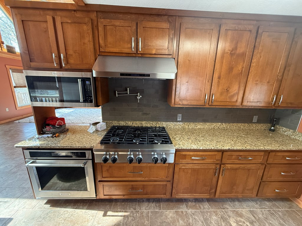 270 Marina Road Murphy, NC 28906 - Photo 16 of 69 Gas cook top and separate oven