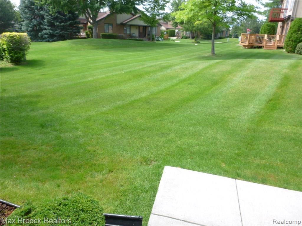 150 Meadow Ln Circle, Unit 24 Rochester, MI 48307 - Photo 3 of 11 003.JPG