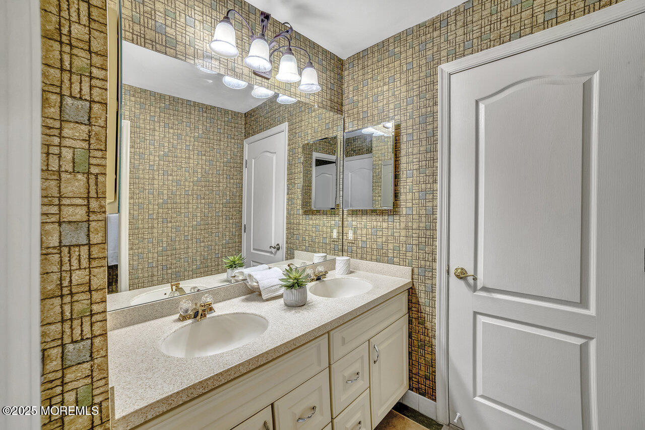 11 Victoria Court Cream Ridge, NJ 08514 - Photo 39 of 67 a bathroom with a sink vanity granite and a mirror