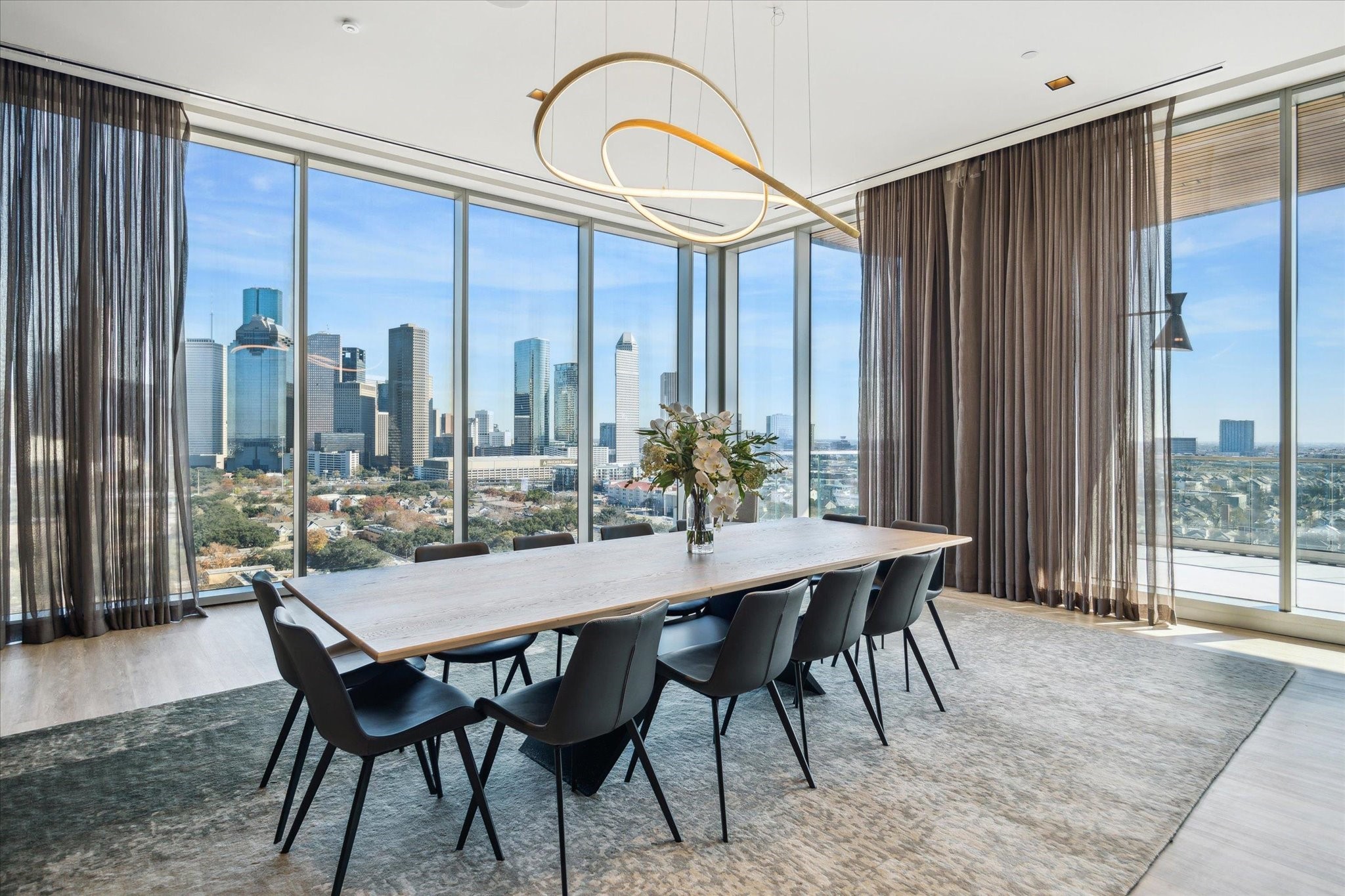 1711 Allen Parkway, Unit 2001 Houston, TX 77019 - Photo 11 of 33 Residences at the Allen community room for person use or intimate private gatherings.