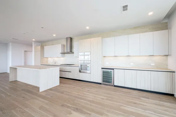 $13,000 | 1711 Allen Parkway, Unit 2001, Houston, TX 77019