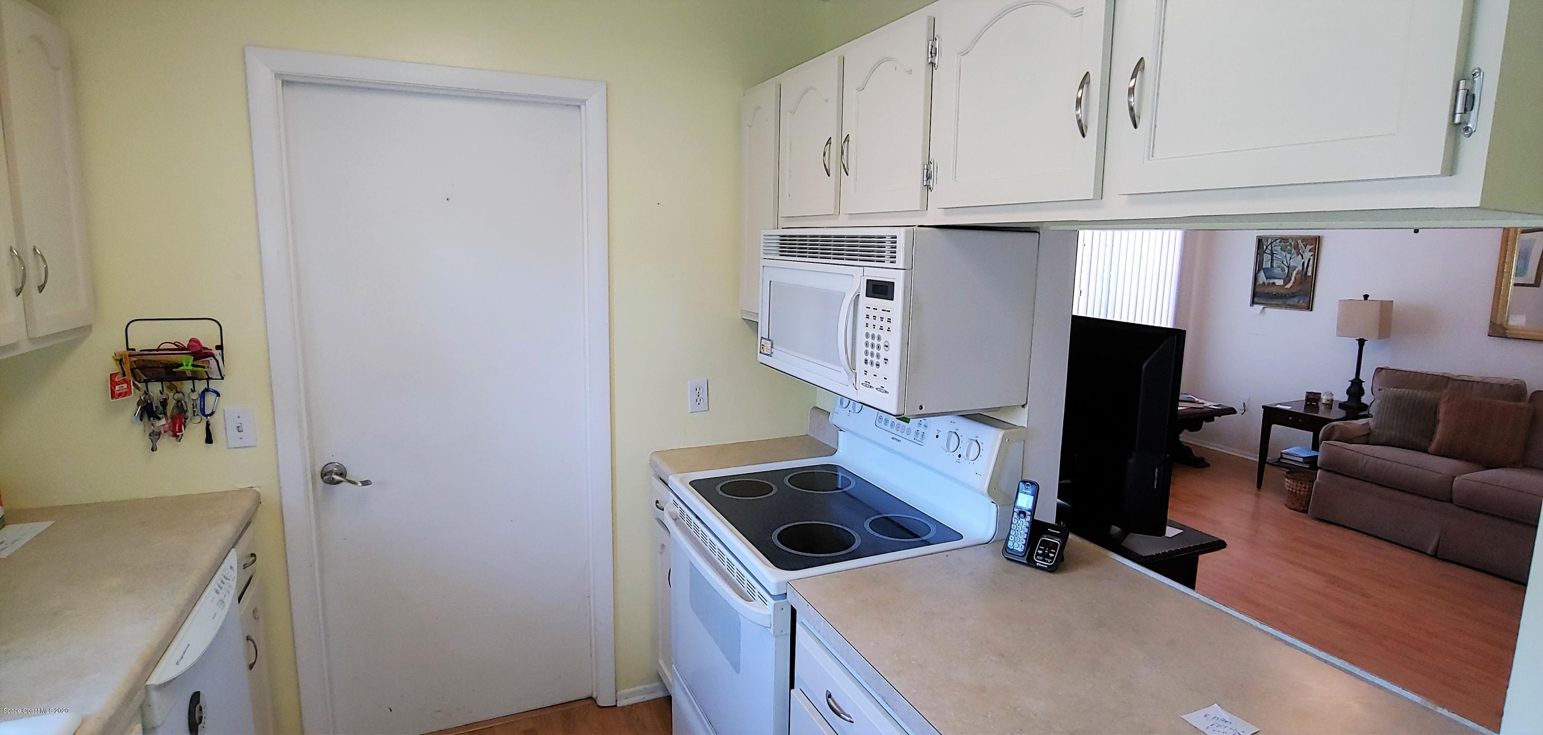 1615 Avery Road Northeast Palm Bay, FL 32905 - Photo 10 of 30 Kitchen