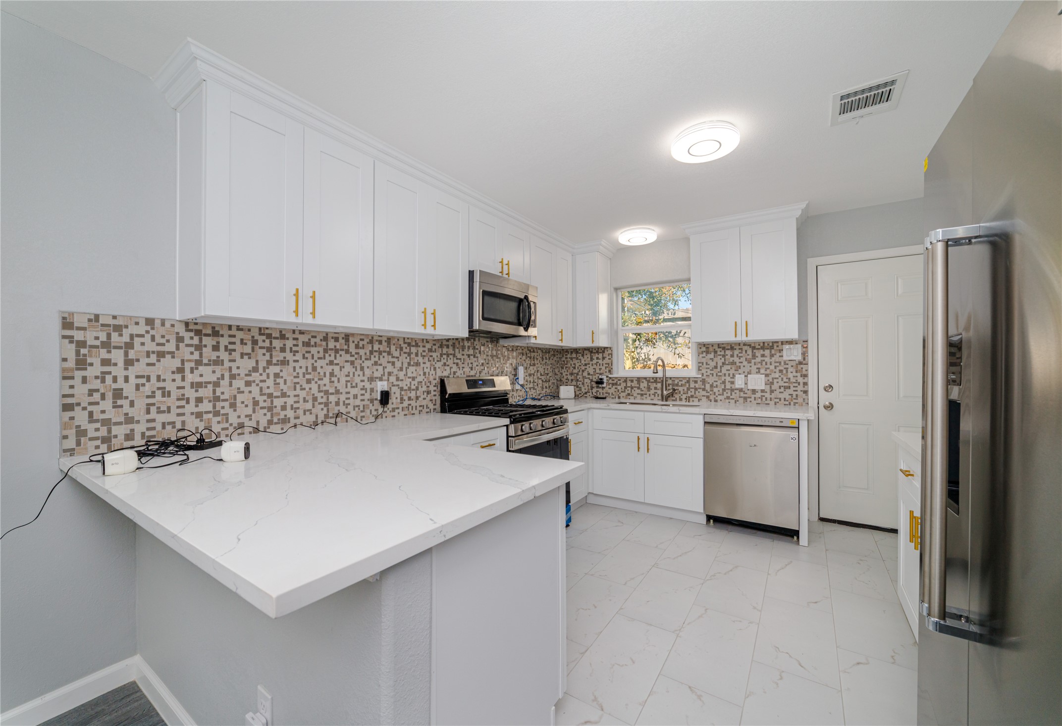 1716 Crestdale Drive, Unit 10 Houston, TX 77080 - Photo 11 of 21