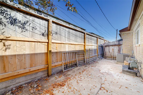 $1,500 | 1716 Crestdale Drive, Unit 10, Houston, TX 77080