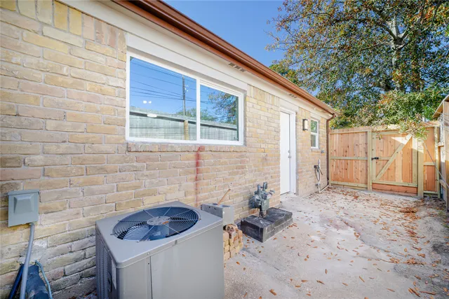 $1,650 | 1716 Crestdale Drive, Unit 10, Houston, TX 77080