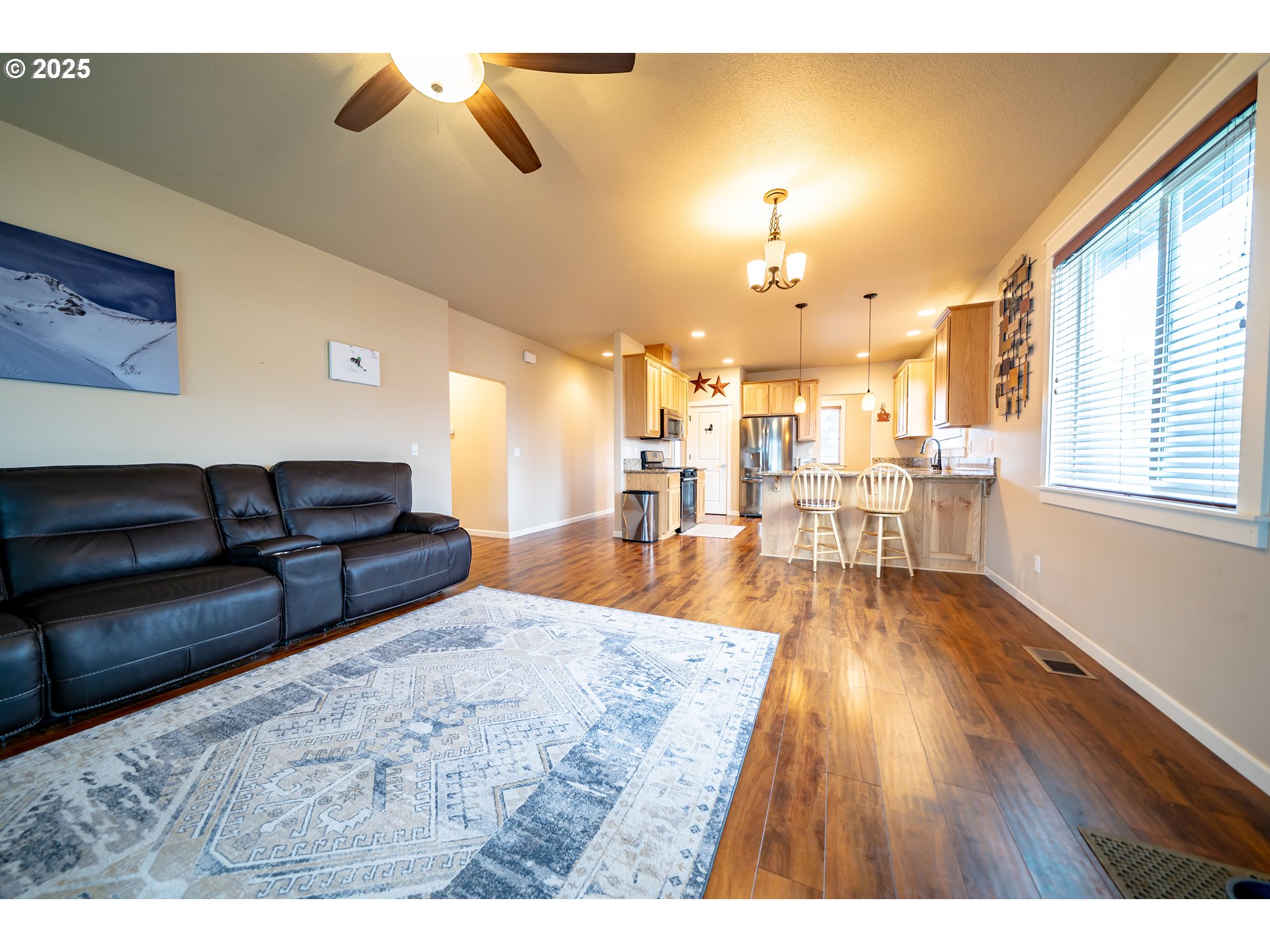 6303 Sedona Road Albany, OR 97321 - Photo 4 of 34 Living Room
