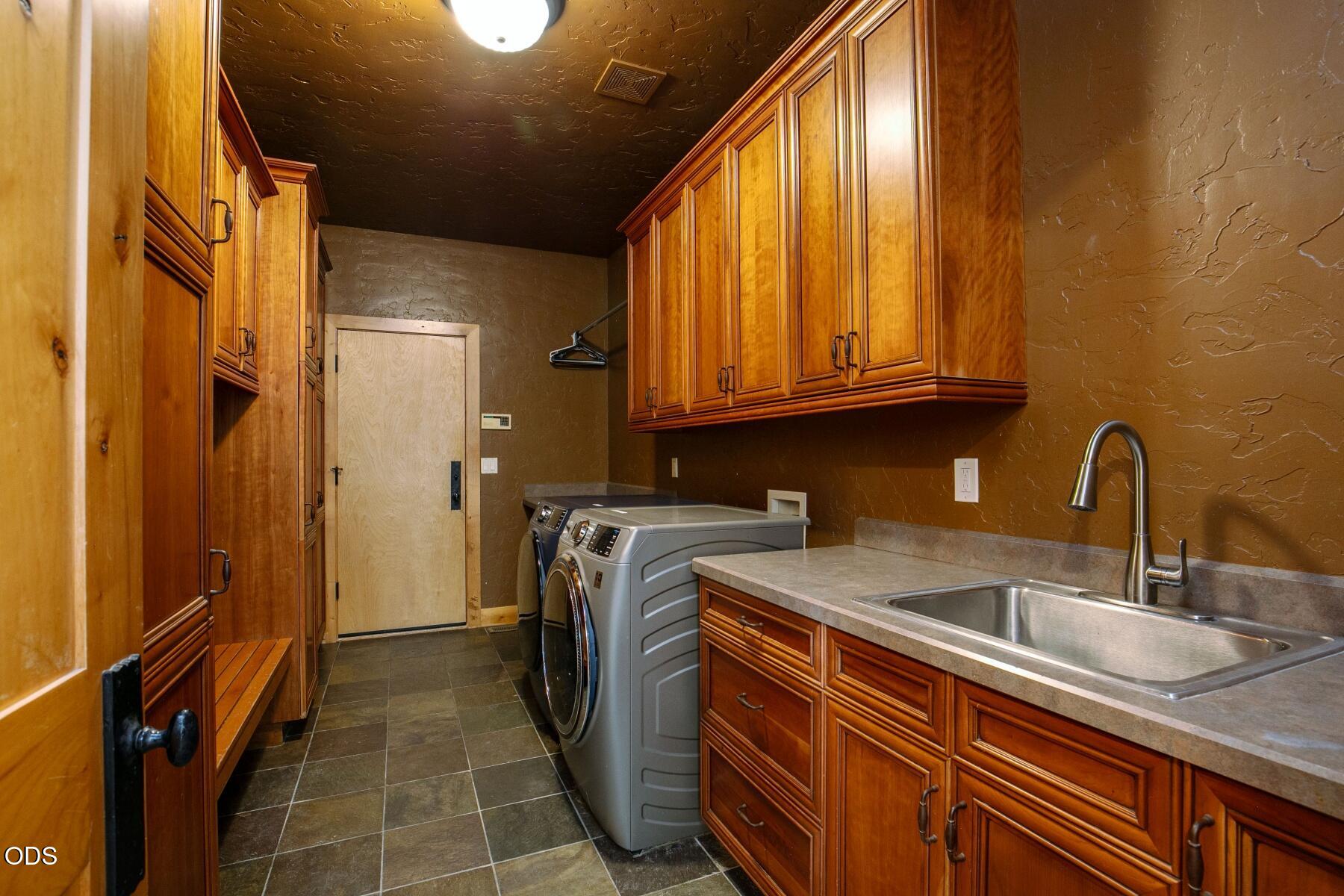 55383 Huntington Road Bend, OR 97707 - Photo 21 of 47