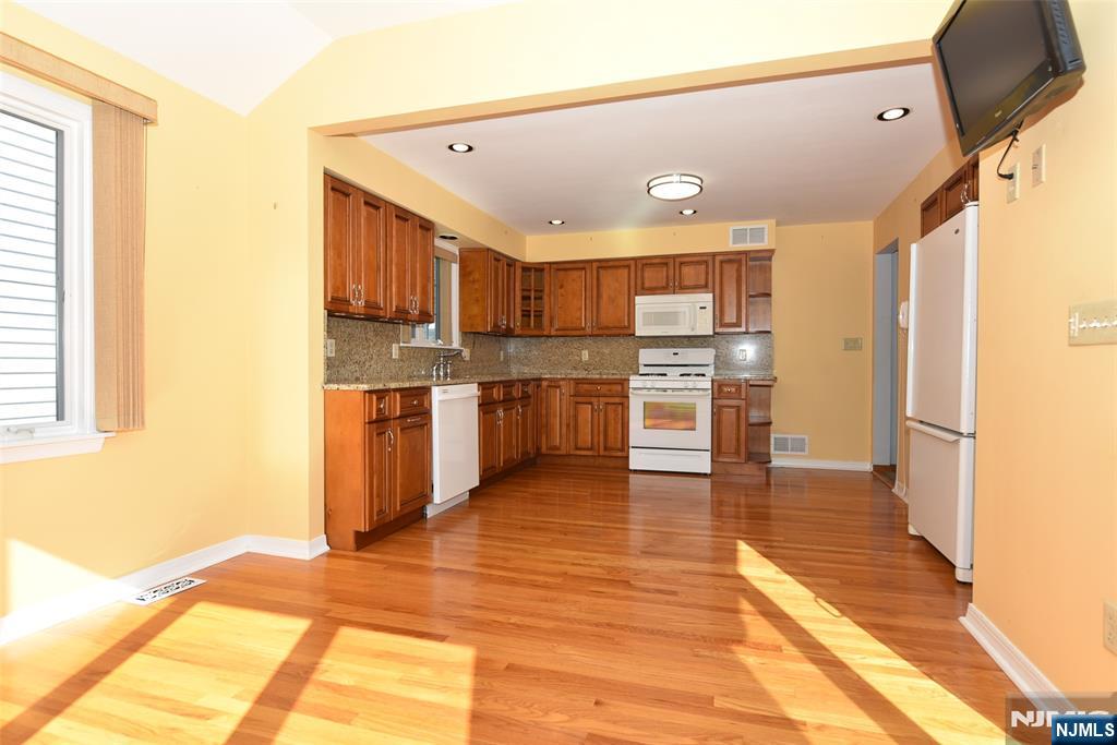 39-02 Jasper Road Fair Lawn, NJ 07410 - Photo 12 of 37 Gallery Image 12