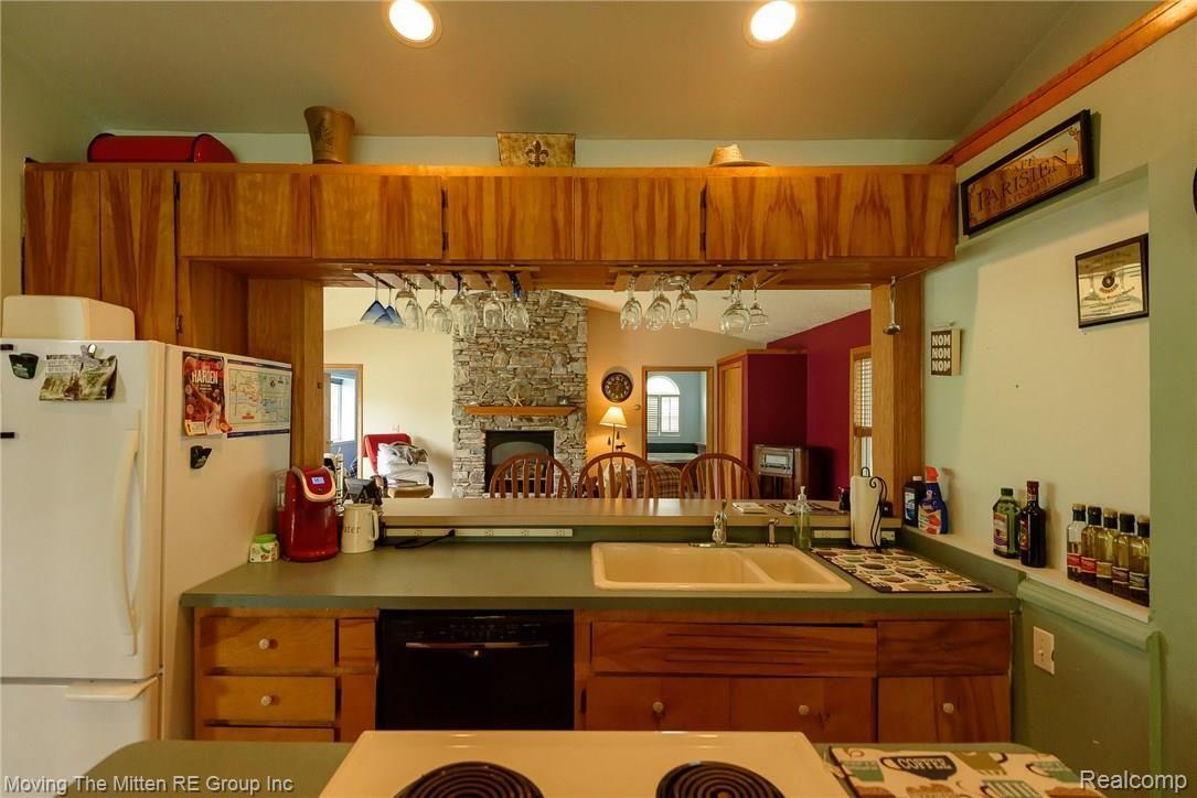 40566 Alden Road Belleville, MI 48111 - Photo 4 of 49 MTM_40566_alden-26.jpg