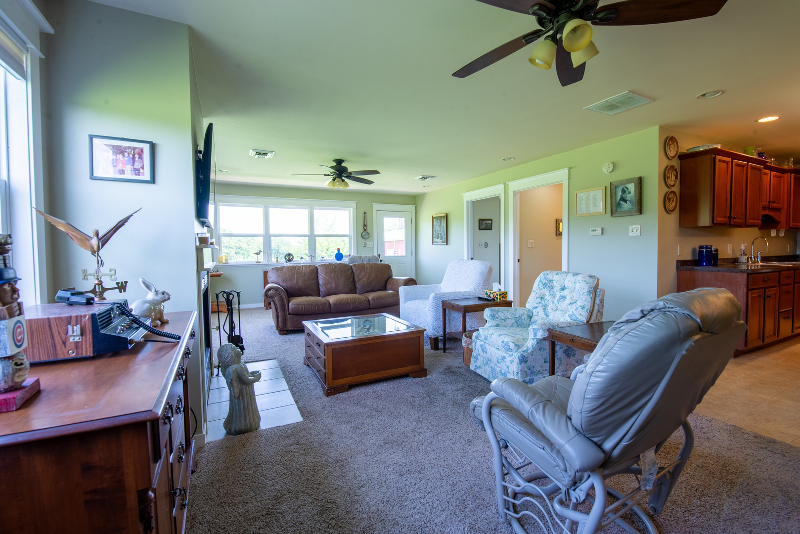 9109 Messmer Road Savanna, IL 61074 - Photo 29 of 31 a living room with furniture and a large window