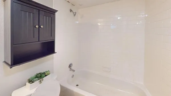 $1,899 | 5925 East University Boulevard, Unit 132, Dallas, TX 75206