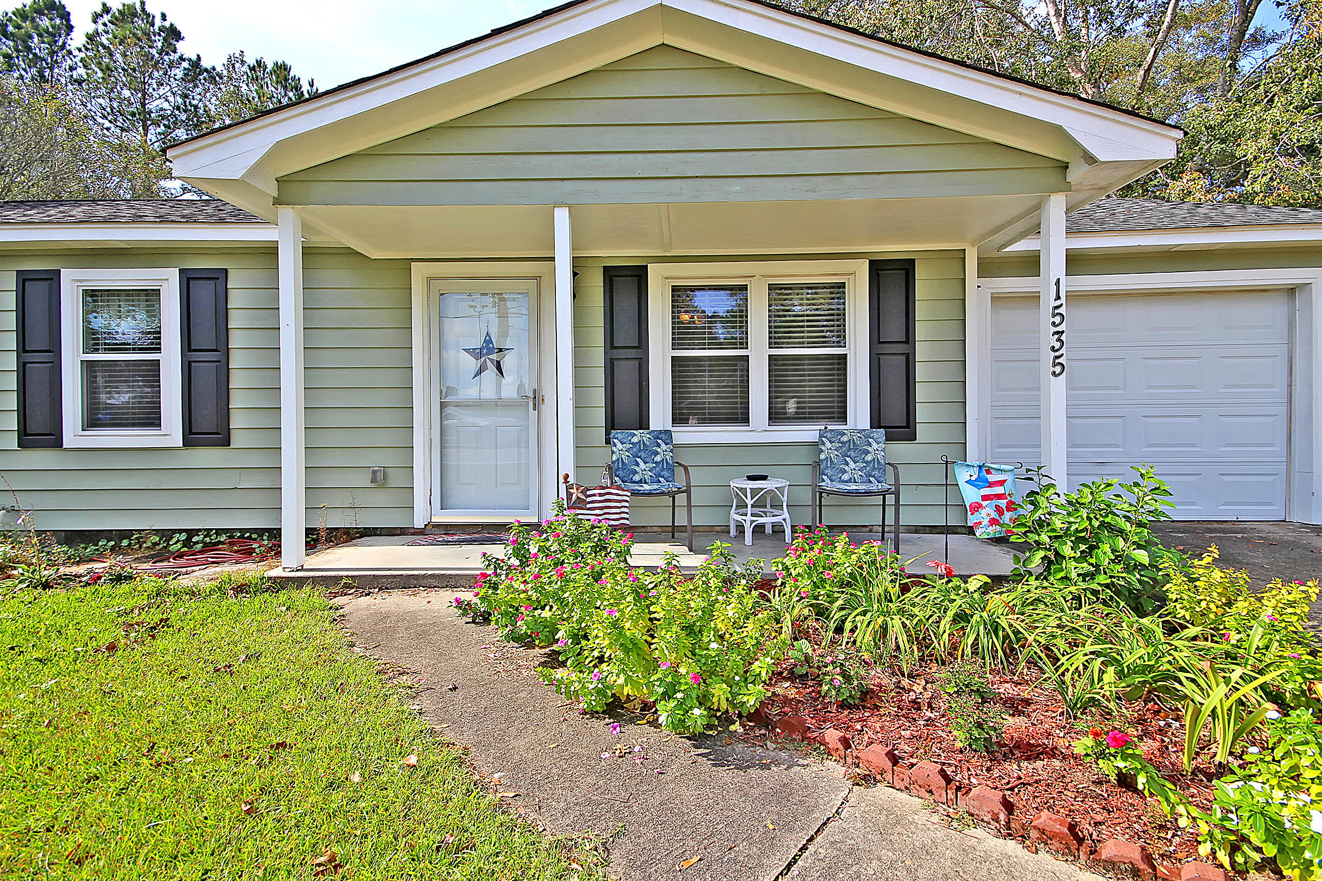 1535 Royle Road Summerville, SC 29486 - Photo 2 of 27 IMG_5587 copy
